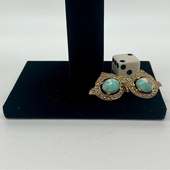 Vintage Sarah Coventry Remembrance
Series Gold Tone Faux Turquoise Clip
Earrings - Picture 6 of 7